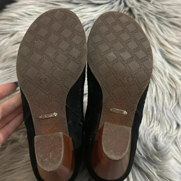 VIONIC Chryssa Peep Toe Booties Boots Black Suede Size 7 EUC Fall Shoes Comfy - Picture 6 of 10